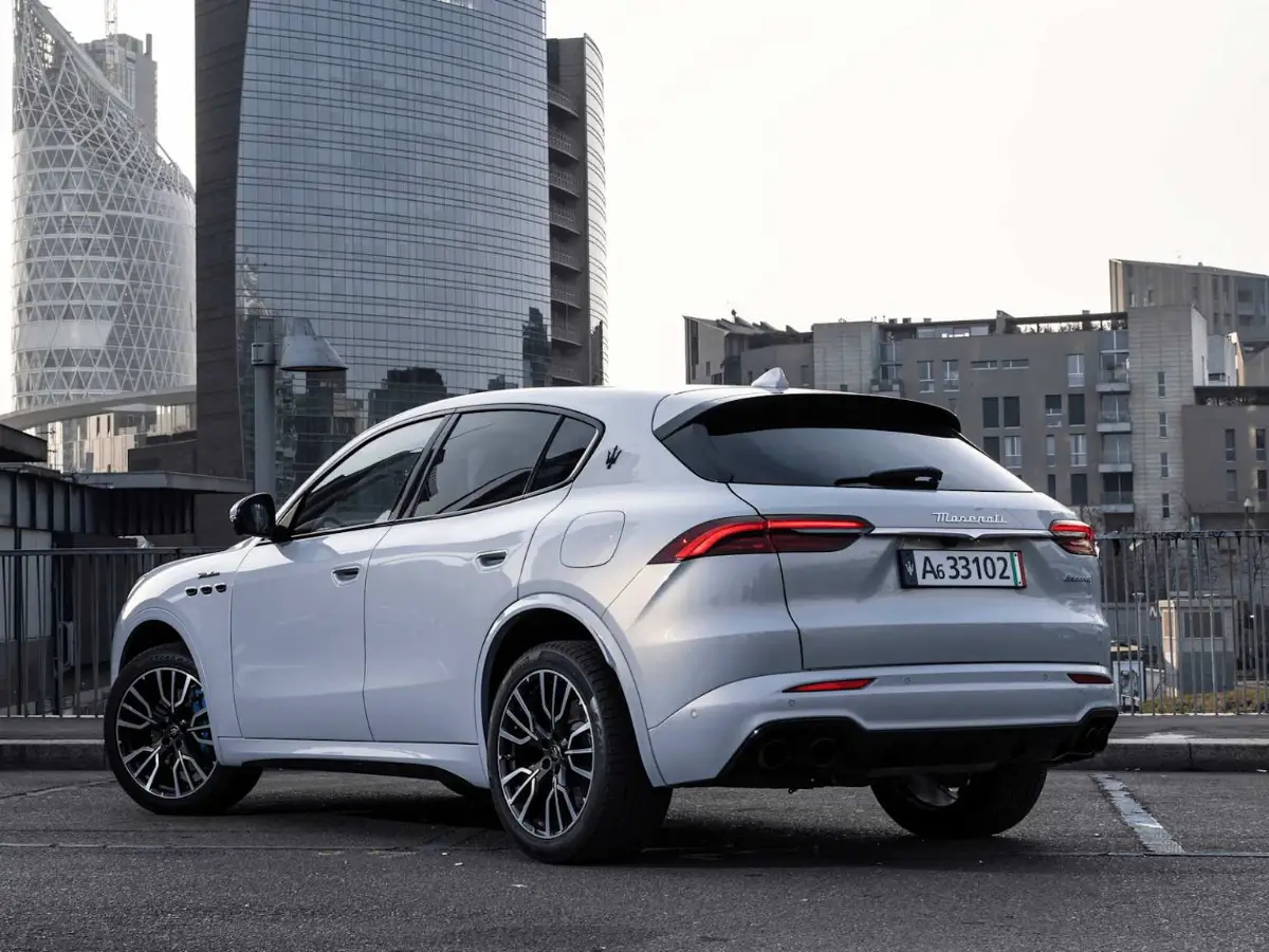 마세라티의 대담한 승부수: 4기통 퇴출하고 V6 슈퍼카 DNA로 승부!