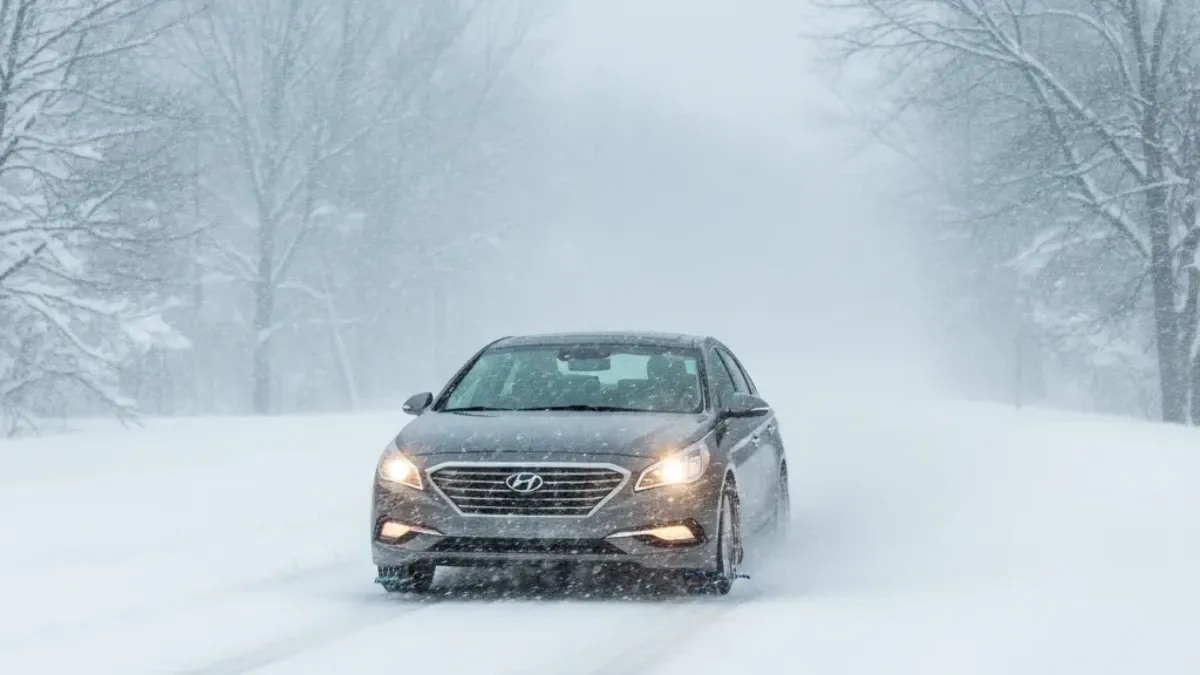 12월이 폭탄인 이유? 첫눈에 뒷받침 없는 운전자들의 '치명적 방심'
