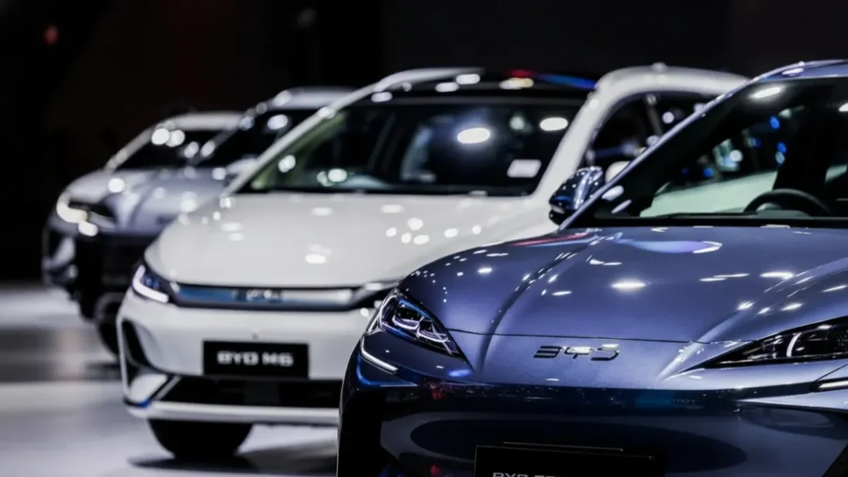 일본 '동남아 자동차 제국' 무너진다…중국 전기차 공세에 10년 우위 '70%대 추락'