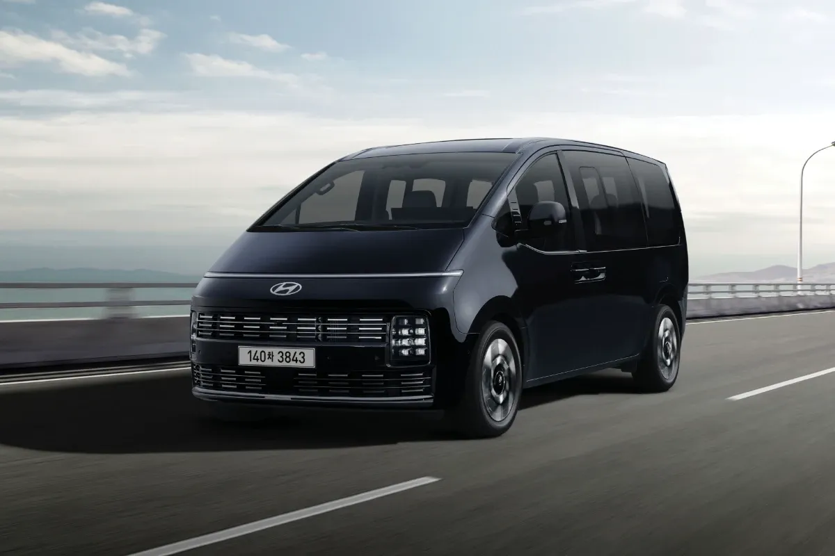 스타리아, 4년만에 'MPV 카니발 킬러' 자신감 날리다...현대차의 전략적 도박이 통할까?