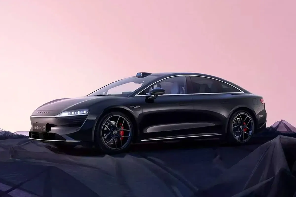 설립 5년 만에 럭셔리 전기차 시장 정복한 루시드, 테슬라·BMW·포르쉐도 못 비길 혁신의 비밀은?