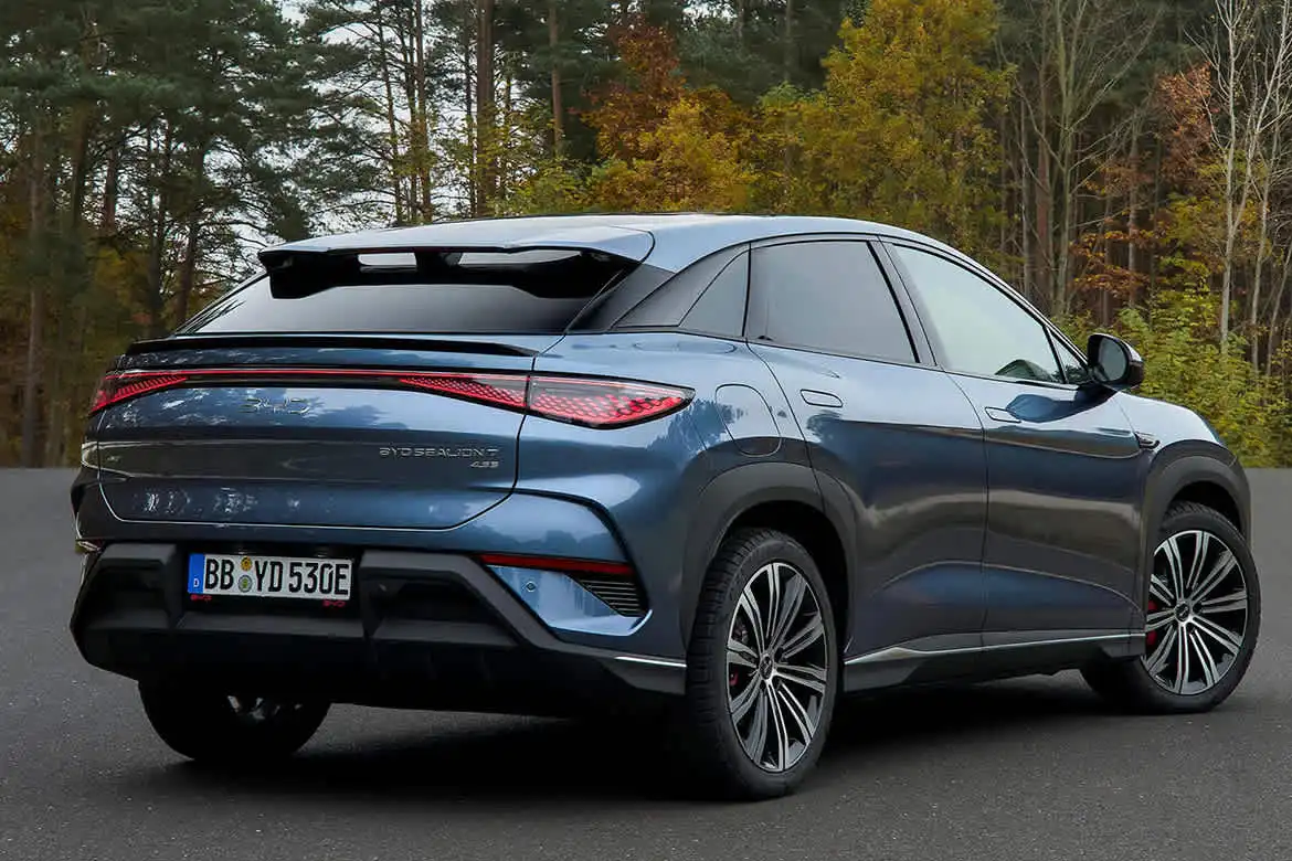 그냥 가성비 아니라는 BYD, 한국서 정말 뜬다…그 이면의 불안한 그림자