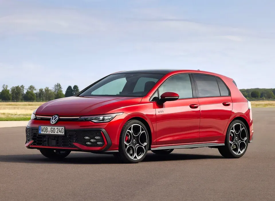 EU, 결국 내연기관차 ‘2035 퇴출’ 접었다…누가 브뤼셀의 팔을 꺾었나