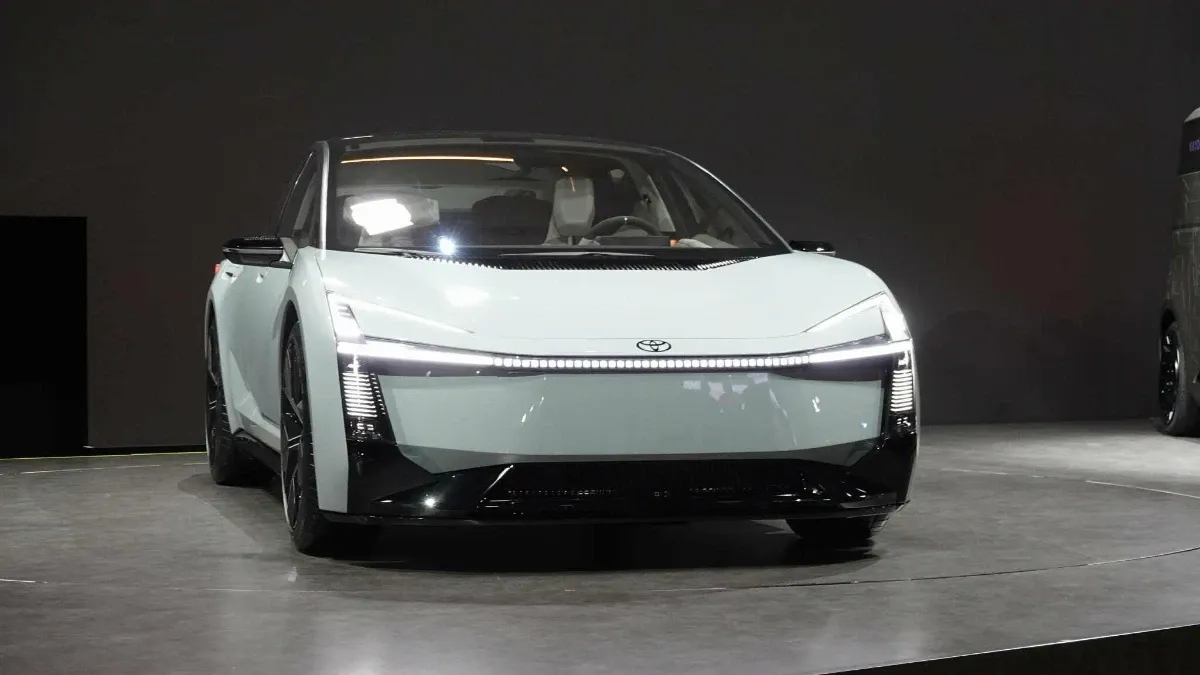 '역사상 가장 많이 팔린 차' 토요타 코롤라, 2026년 완전히 새로운 모습으로 돌아온다