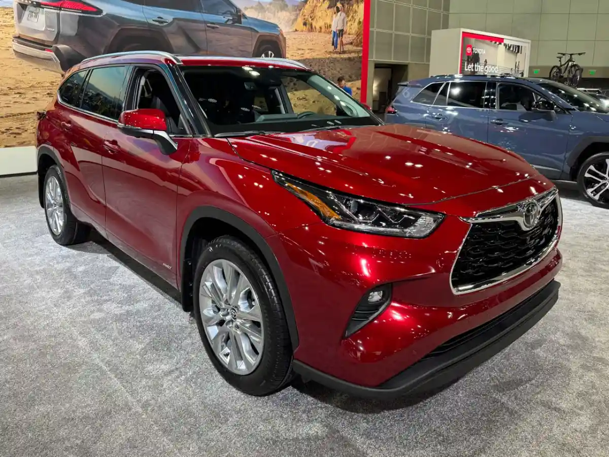 2026년형 토요타 하이랜더 하이브리드 출시, 기존 모델과 동일 사양 유지하며 가격 소폭 상승