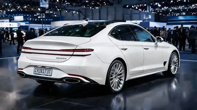 "먼저 산 사람 뭐가 되나" 미친 디자인의 G70 페이스리프트 나온다