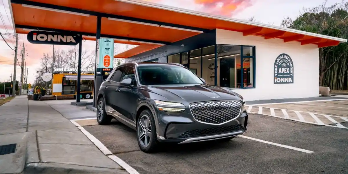 "제네시스의 놀라운 역전극, 미국 고급차 시장 판도를 흔들다"