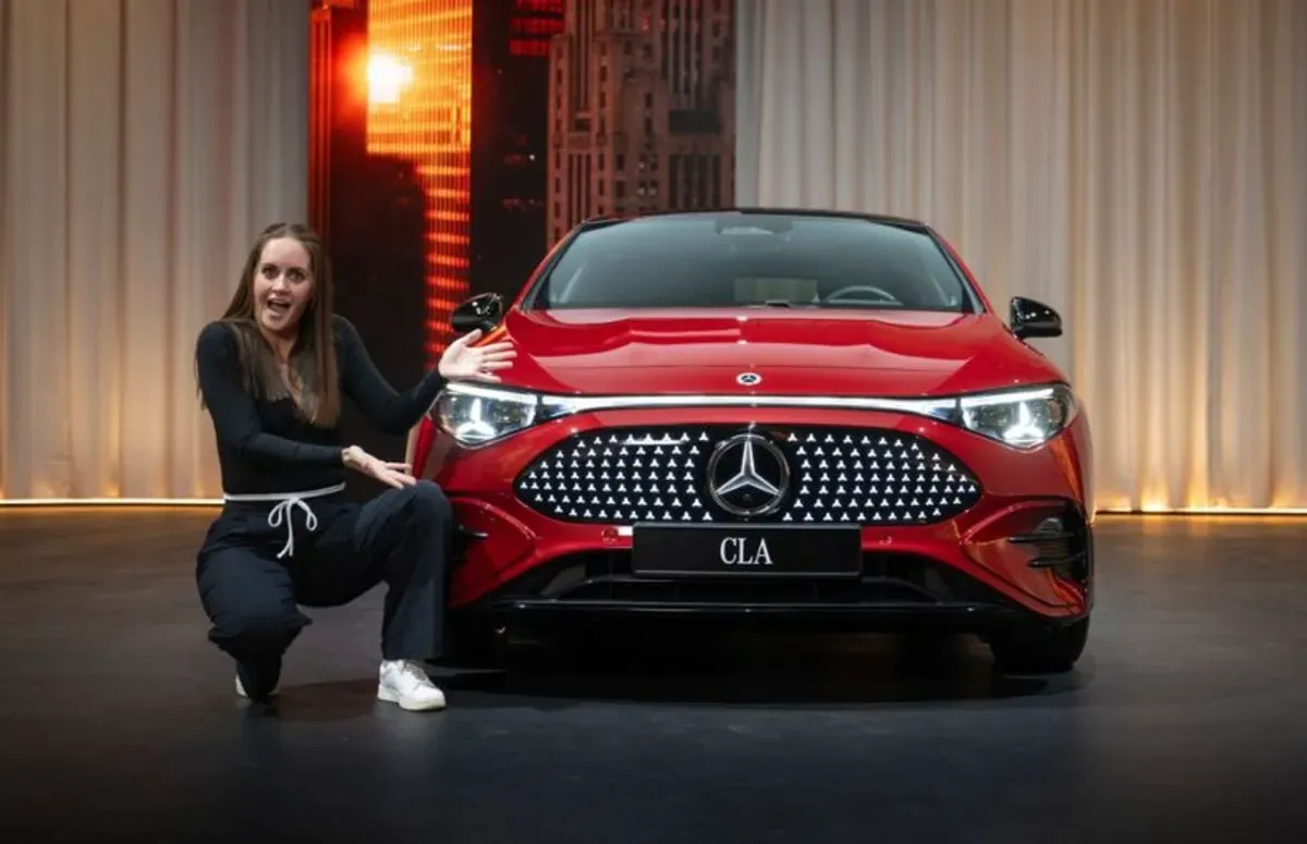 벤츠, 52년 만의 쾌거! 신형 전기 CLA, 압도적 기술력으로 '2026 유럽 올해의 차' 정상 등극