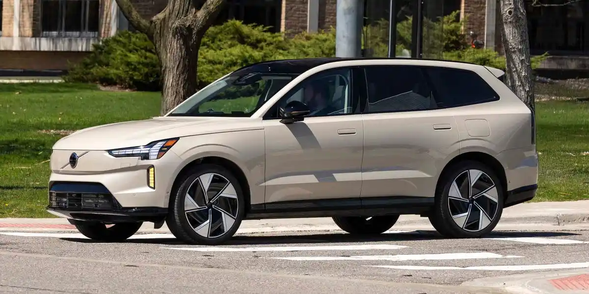 XC90보다 1000만원 저렴한 가격의 실체와 볼보 EX90이 제시하는 새로운 플래그십 기준