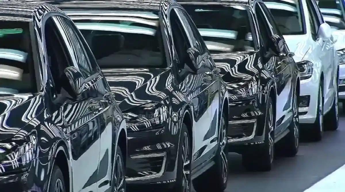 "차 1대에 벤츠·BMW 다 털렸다" 자존심 구긴 독일차와 테슬라의 소름돋는 격차