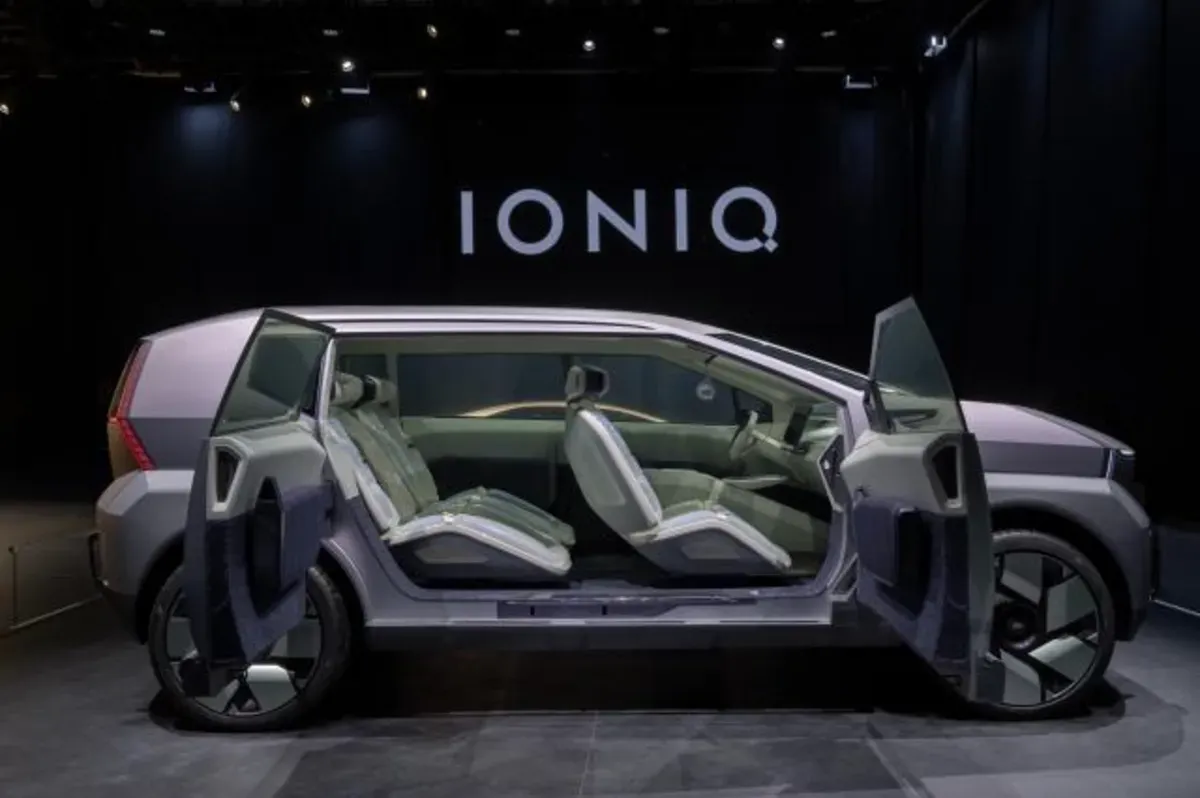 "이게 진짜 현대차라고?" 코치도어 적용된 아이오닉 어스, 실내 디자인 완전 미쳤다