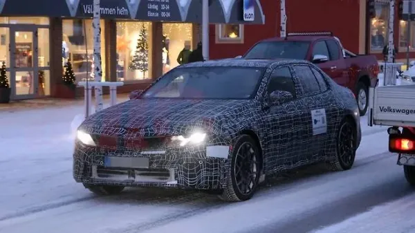 스웨덴 설원에서 드러난 BMW iX의 세련된 실루엣, 최종 담금질 돌입