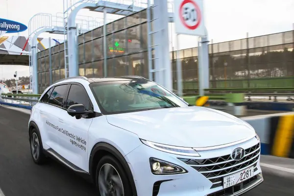 현대차가 테슬라를 추격한다…'AI 기업'으로의 대전환이 가져올 미래는?