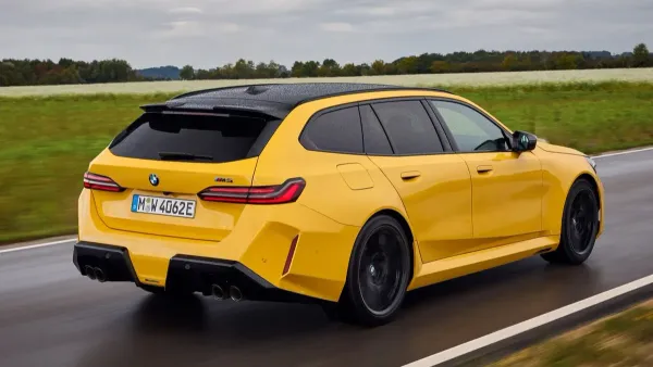 727마력 왜건의 진화: BMW 뉴 M5 투어링이 국내 자동차 시장을 뒤흔드는 이유