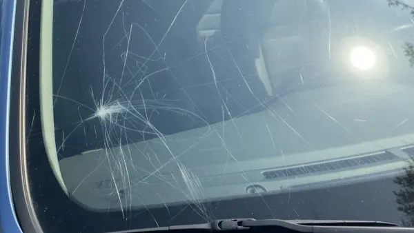 자동차 유리 긁힘, 방치하면 '안전사고' 직결…전문가가 밝힌 셀프 제거법