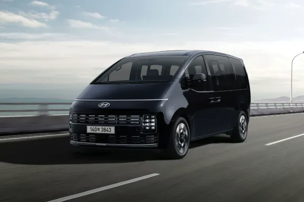 스타리아, 4년만에 'MPV 카니발 킬러' 자신감 날리다...현대차의 전략적 도박이 통할까?