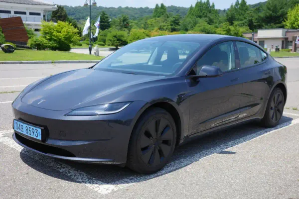 4,199만 원의 파격, 테슬라 모델 3 RWD가 던진 전기차 시장의 충격 요법