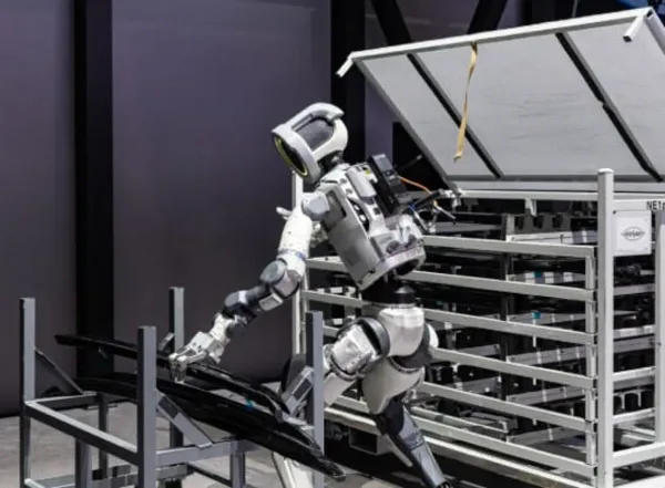 "현대차의 미친 결단" 사람 대신 공장 점령할 '이것'에 전 세계가 경악한 이유