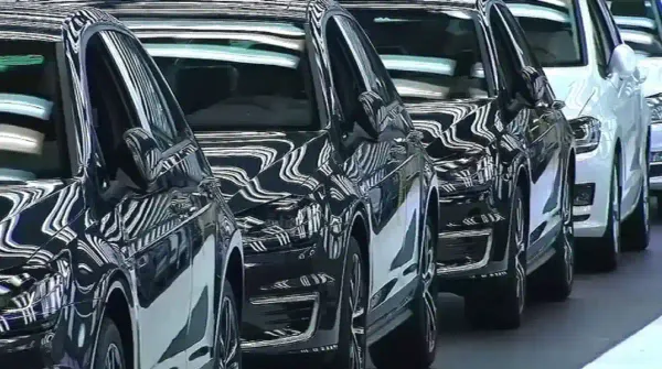 "차 1대에 벤츠·BMW 다 털렸다" 자존심 구긴 독일차와 테슬라의 소름돋는 격차