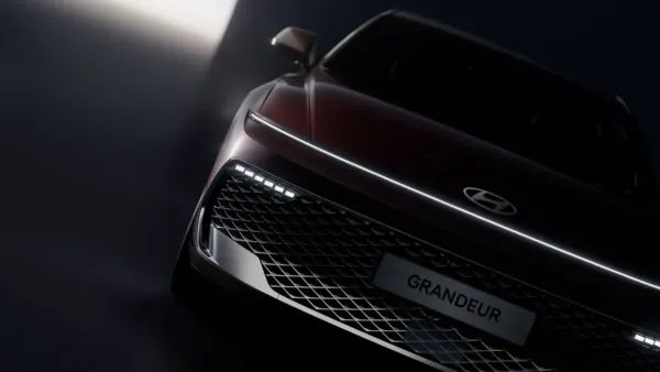 "드디어 깜빡이 위로 올렸다" 역대급 디자인으로 돌아온 신형 그랜저