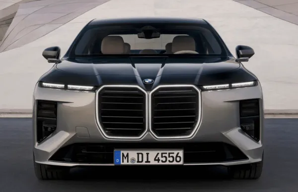 "메르세데스 긴장하라"… 리막의 심장 달고 720km 달리는 '괴물' BMW 신형 7시리즈의 파격