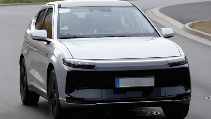 현대 아이오닉 3, 벨로스터 디자인 계승한 전기 크로스오버로 내년 출시 임박